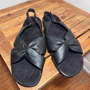 Cobbie Cuddlers Cross Front Sandals